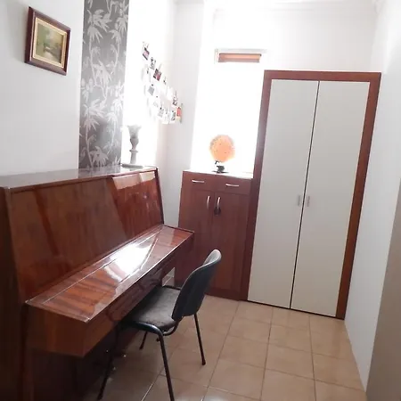 Apartament B12 *