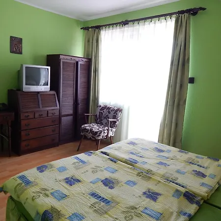 Apartament B12 *