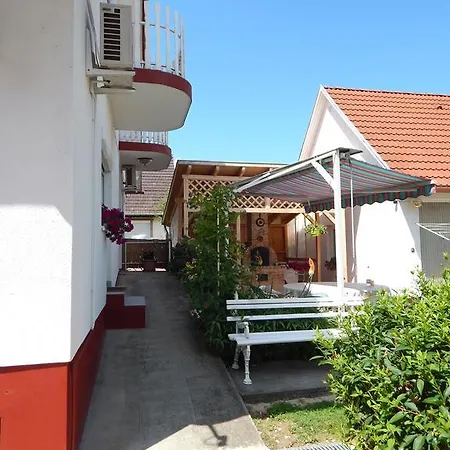 Apartament B12 *