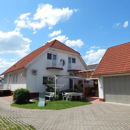 Apartament B12 *